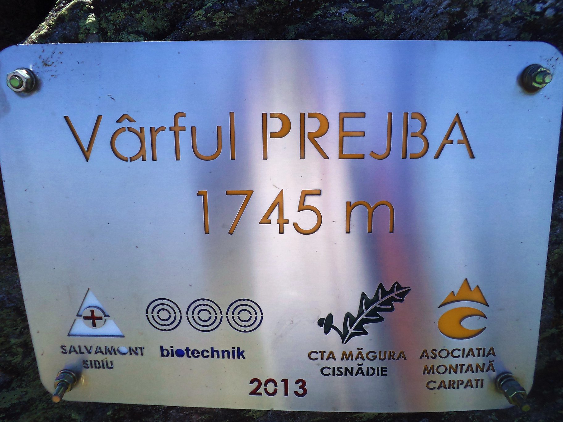 Drumetie in Muntii Lotrului. ''Anul Luminii'' in Comuna Sadu