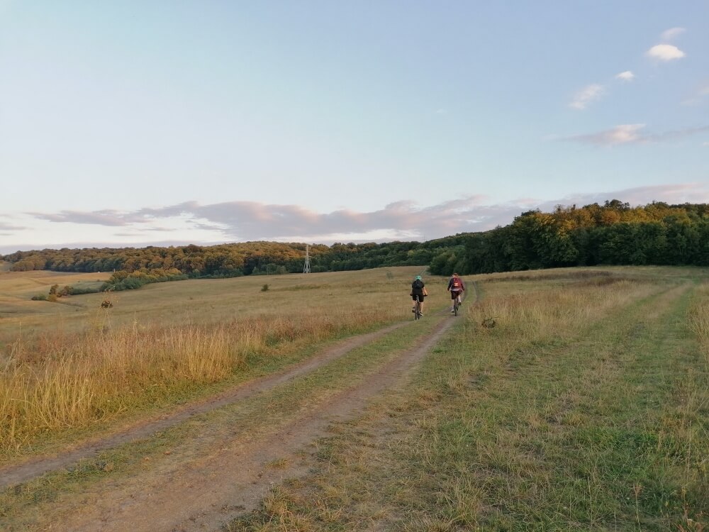 Traseu pe ebike spre Ochii Dealurilor