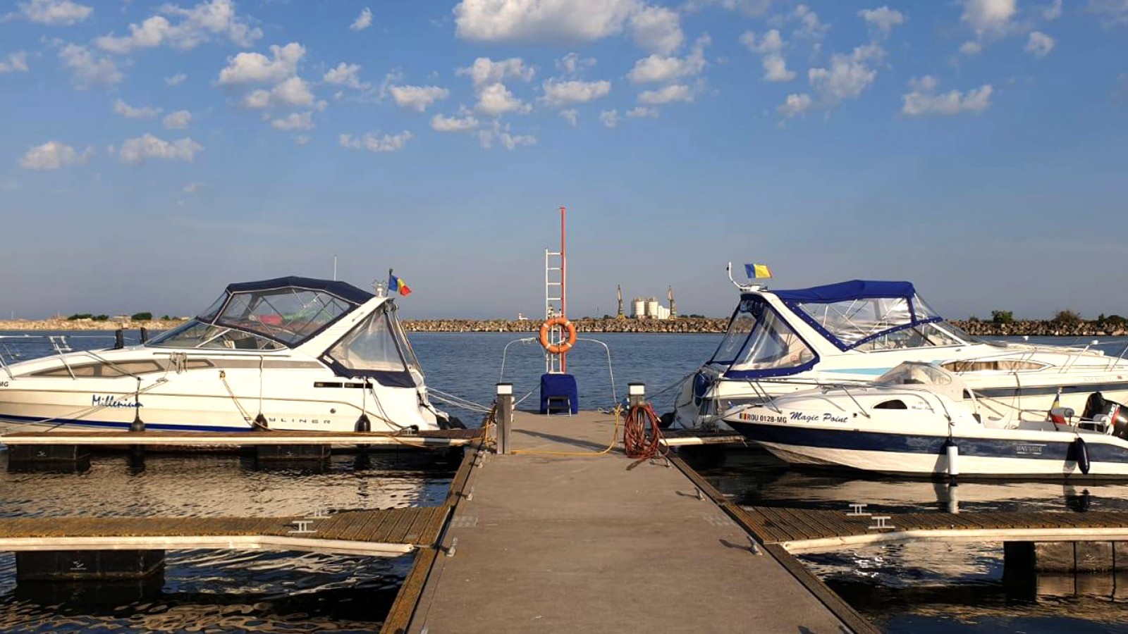 Sejur deosebit pe hotelurile plutitoare "Magic" si "Millenium"